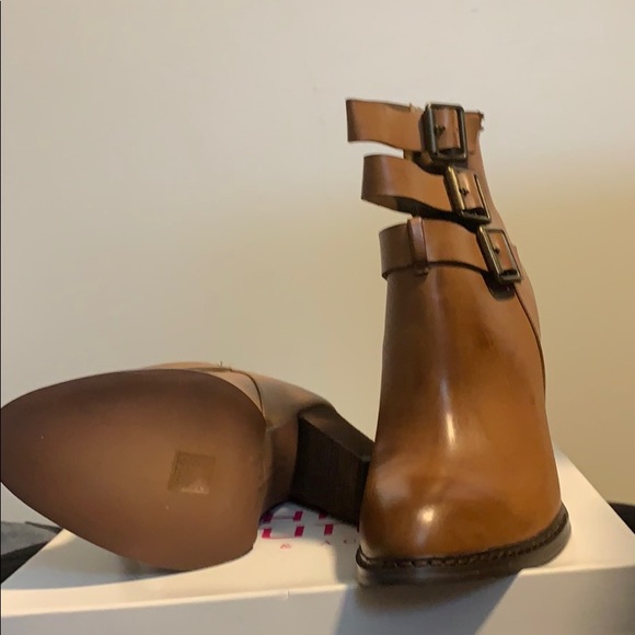 NWOT Beautiful Cognac boots. - Picture 4 of 5